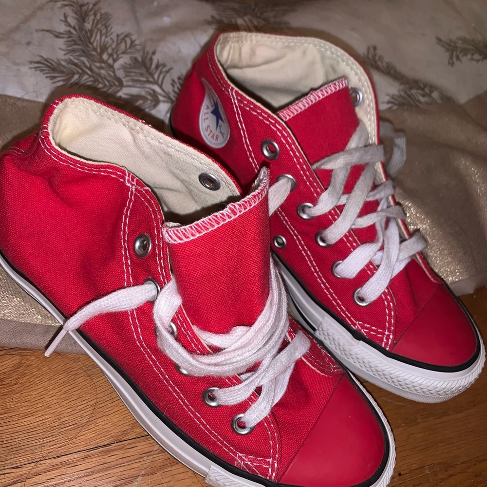 Red Midrise Converse
